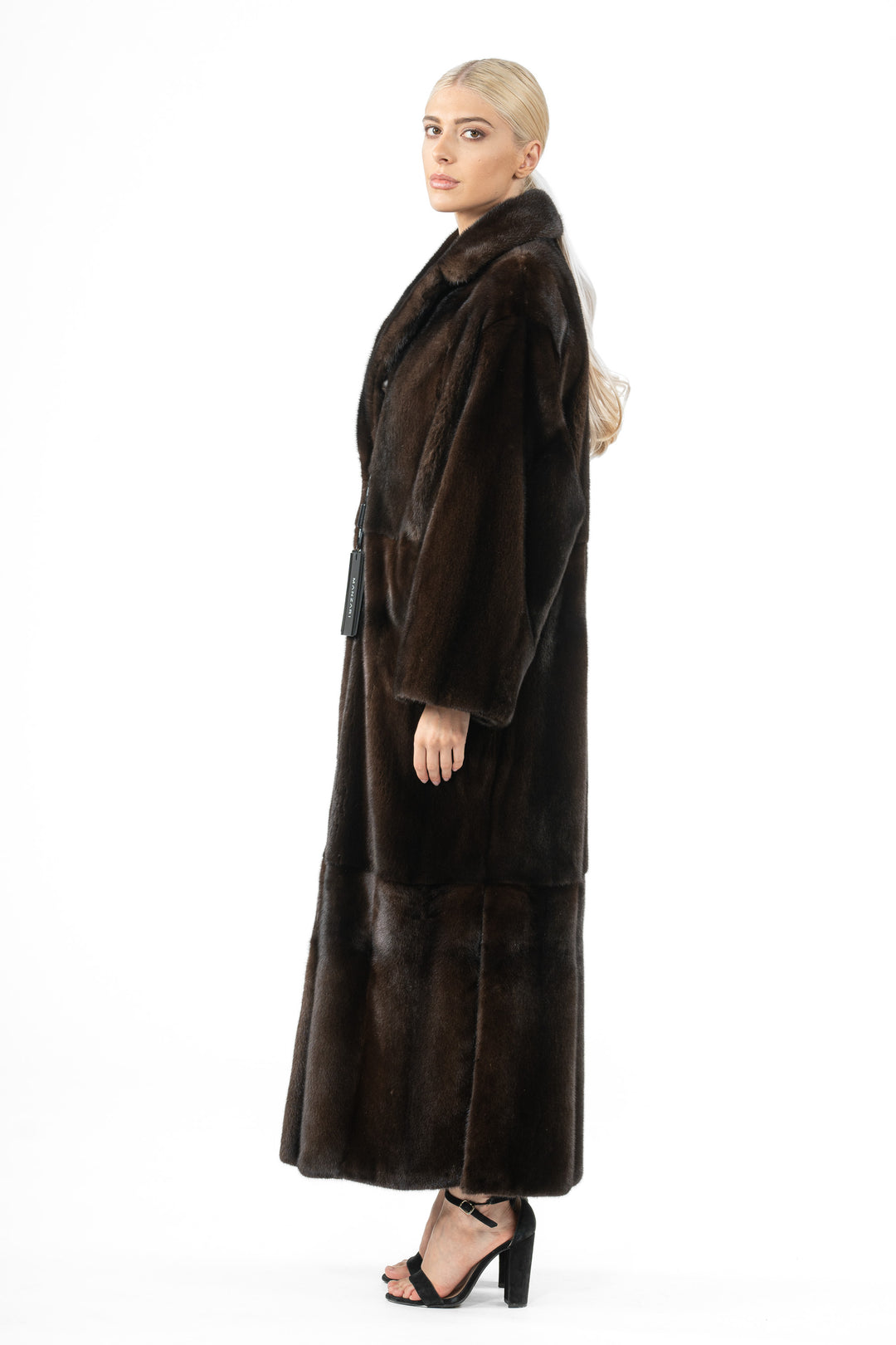 Classic Mahogany Mink fur coat by manzari