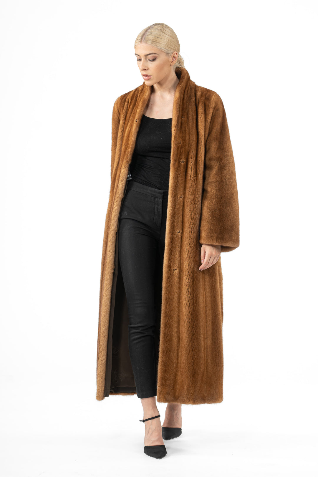 Manzari Gold Mink fur coat with a modern touch