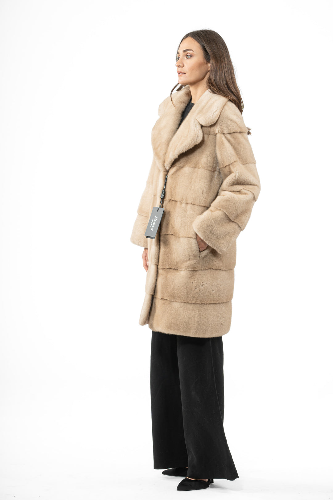 Manzari Palomino Mink fur coat with a modern touch