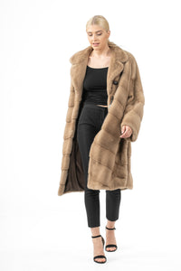 Manzari Sand Mink fur coat with a modern touch