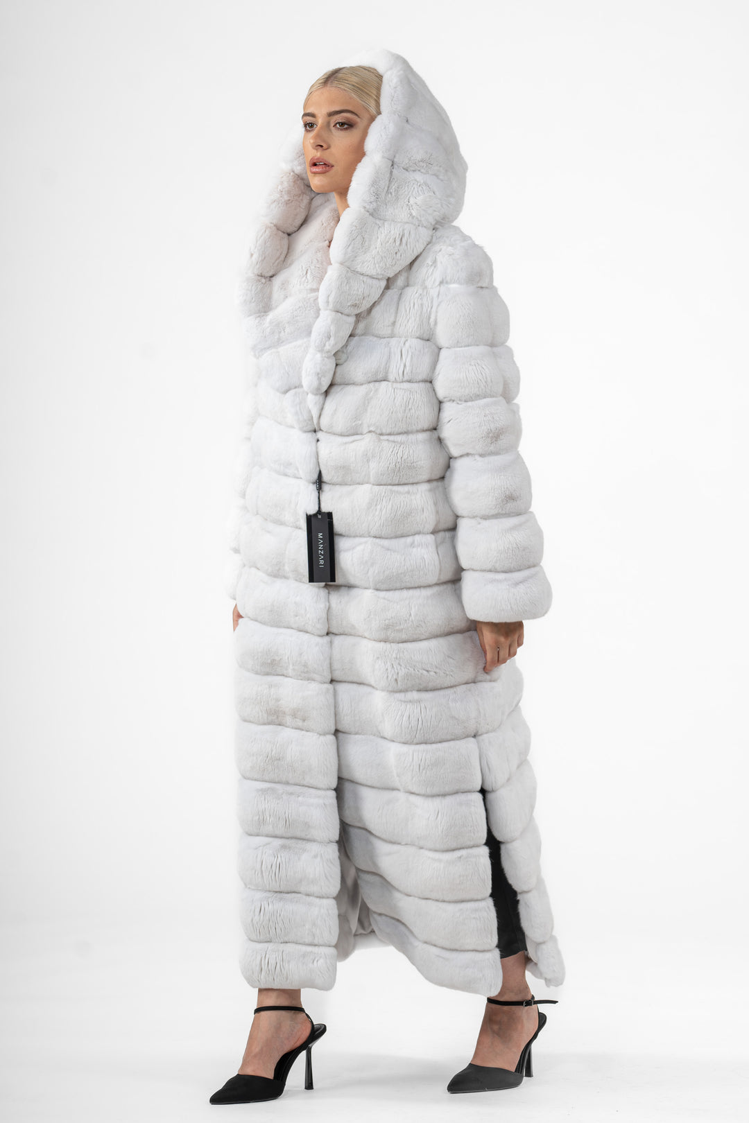 Manzari Snow White Chinchilla fur coat for a timeless appeal