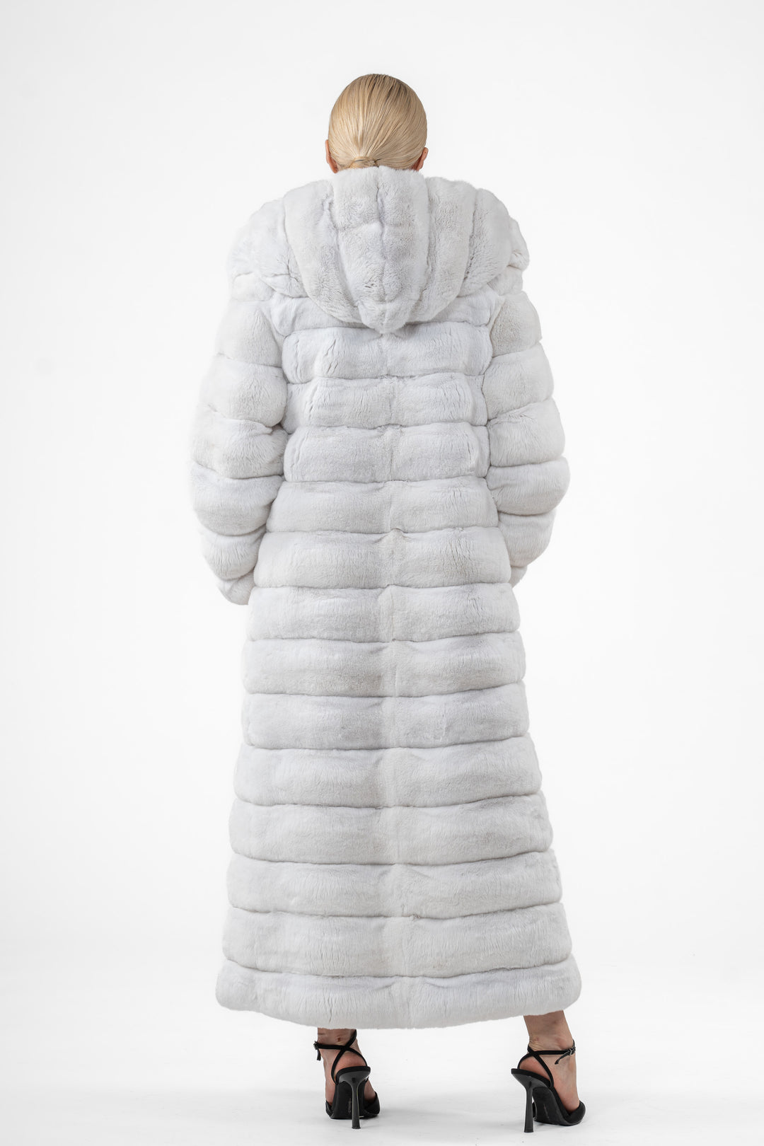 Elegant Snow White Chinchilla fur coat for a refined look