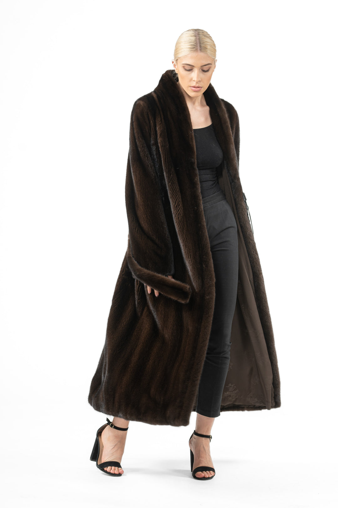 Manzari Mahogany Mink fur coat with a modern touch