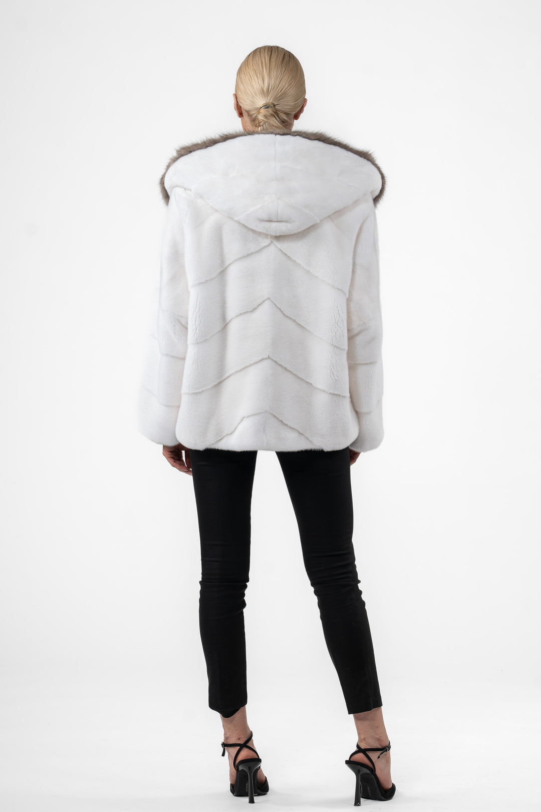 Manzari White Mink fur coat with a modern touch