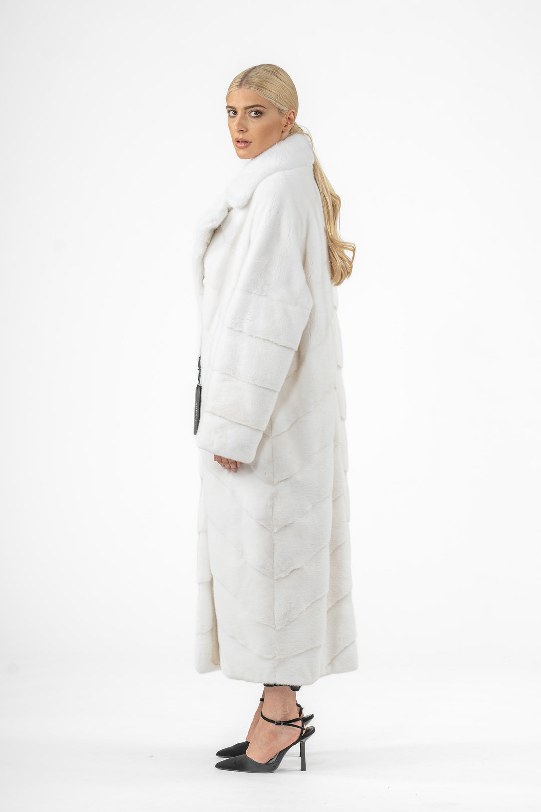 Chic White Mink fur coat by manzari for a bold statement