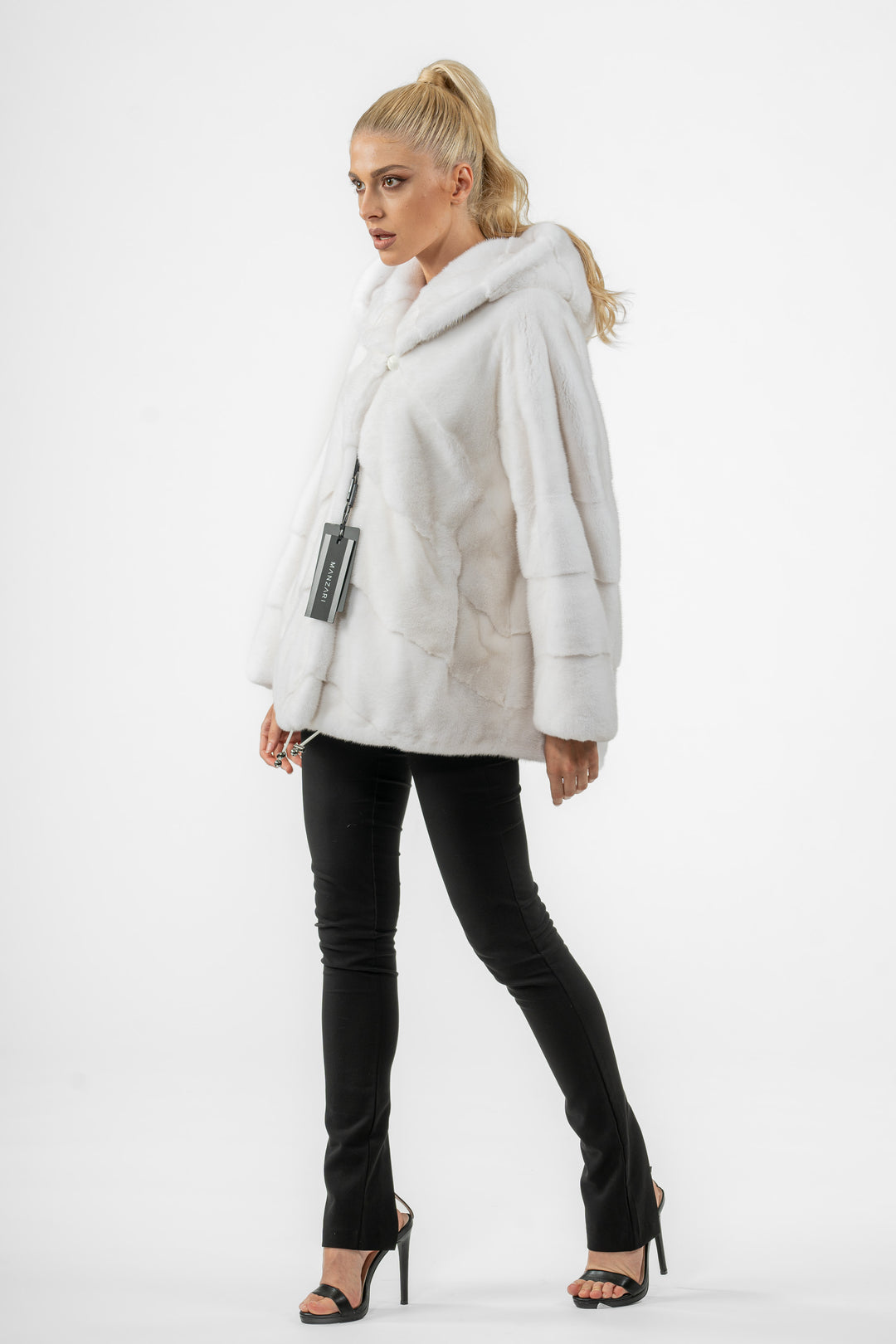 Manzari White Mink fur coat for a timeless appeal