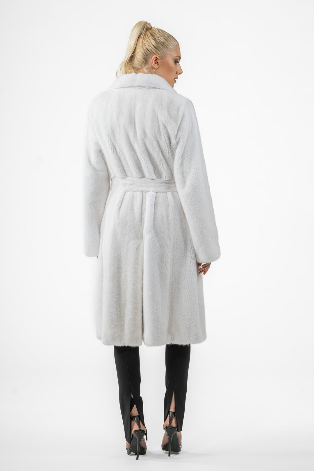 Manzari White Mink fur coat with a modern touch