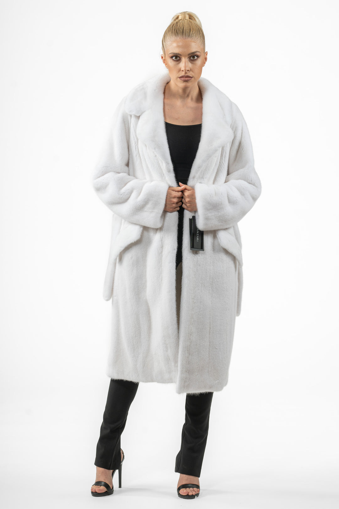 Manzari White Mink fur coat for timeless elegance