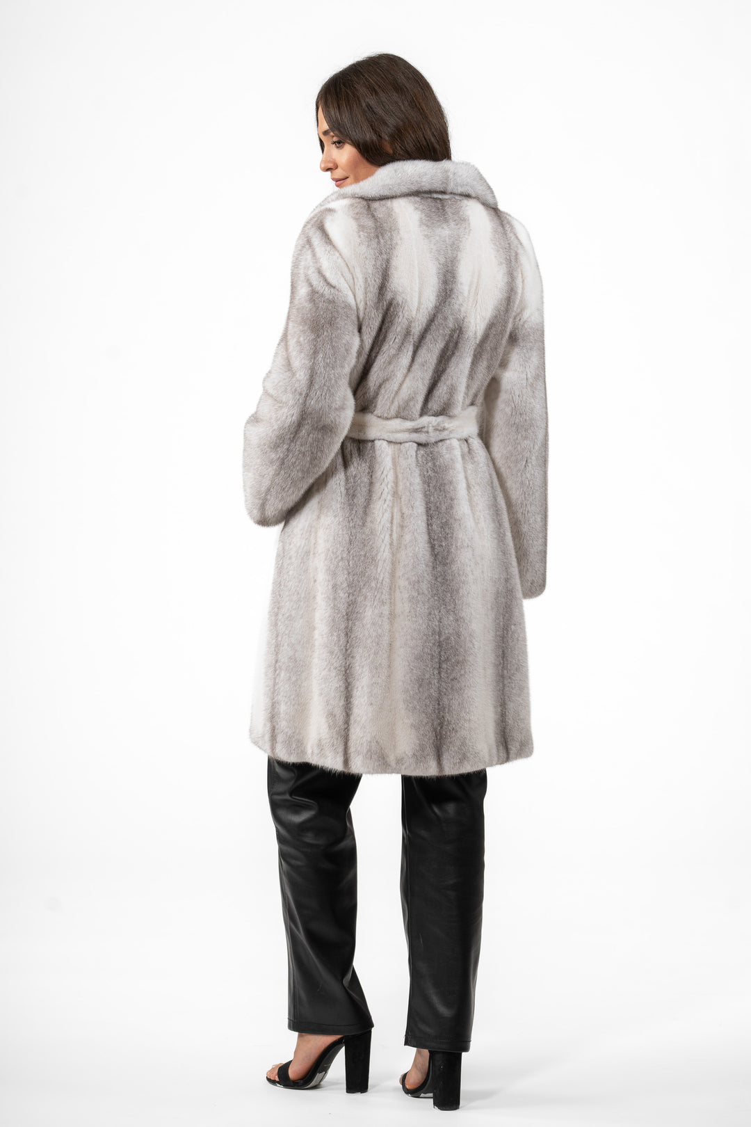 Manzari mink fur coat for timeless elegance