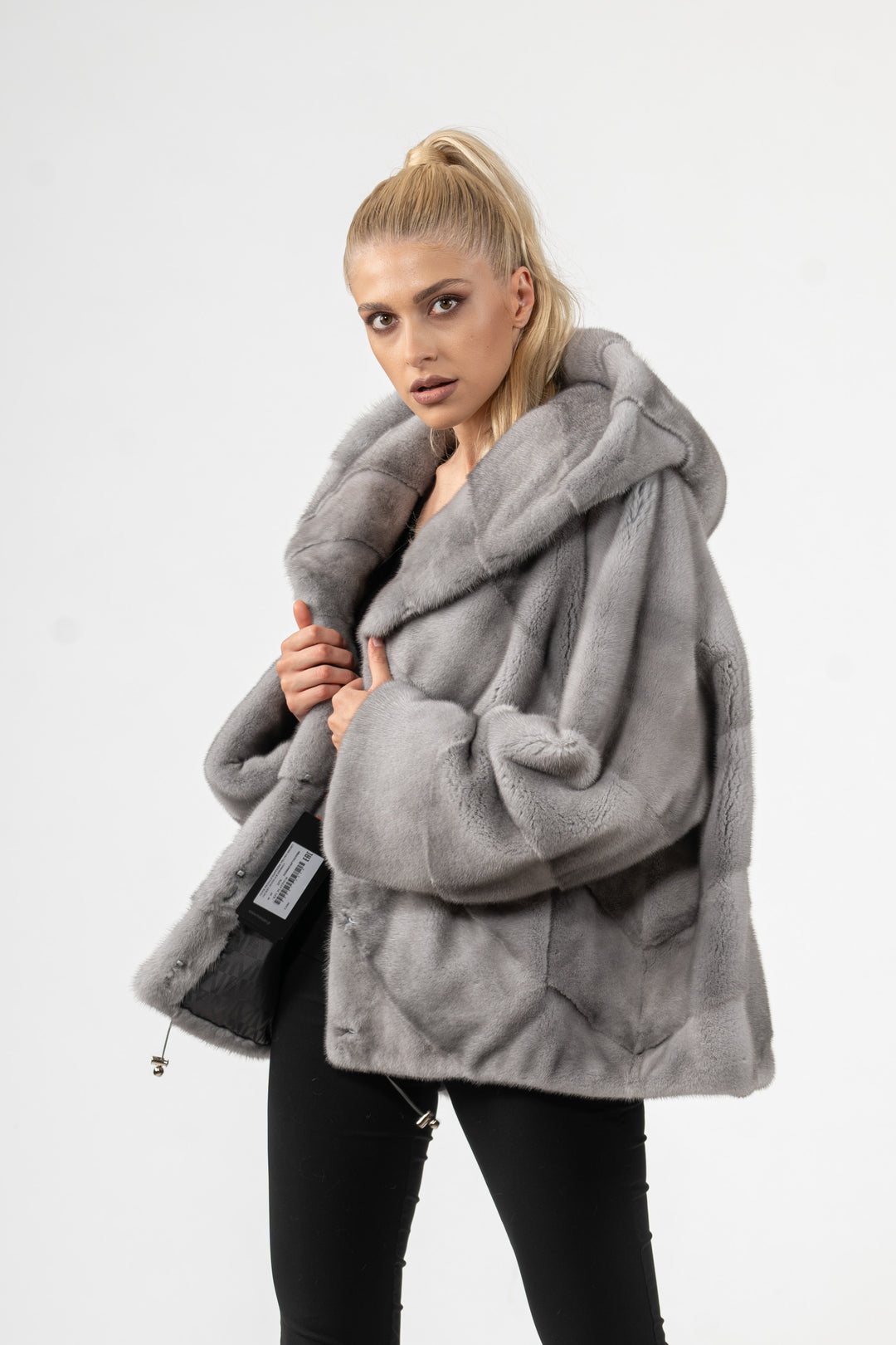 Manzari Sapphire Mink fur coat for a timeless appeal