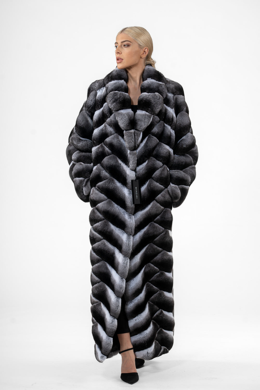 High-quality Natural Chinchilla fur coat for luxury lovers