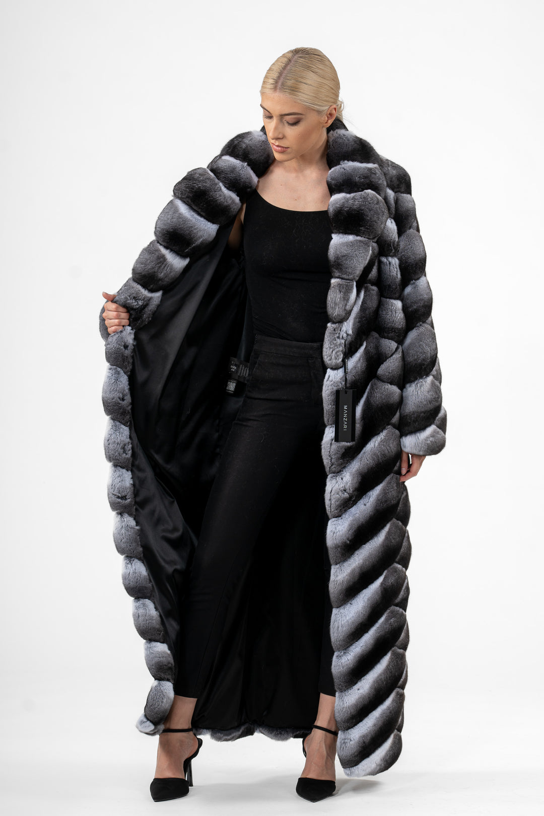 Manzari Natural Chinchilla fur coat with a modern touch