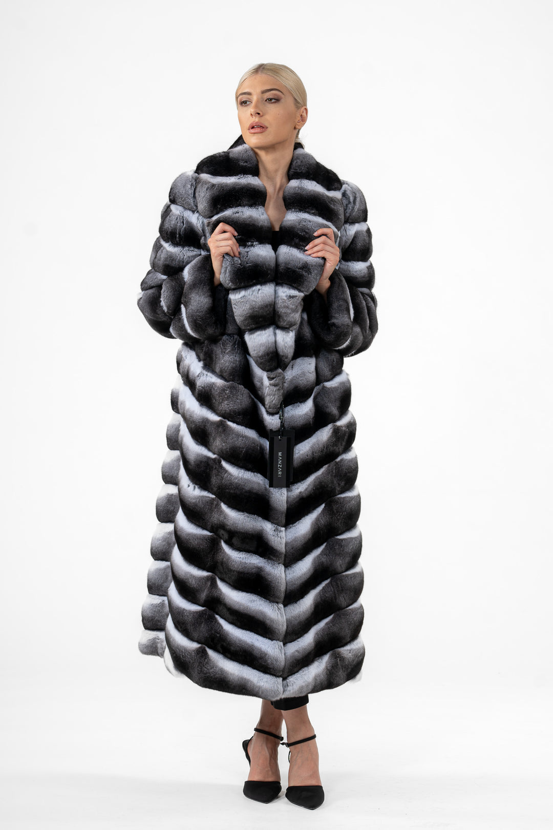 High-quality Natural Chinchilla fur coat for luxury lovers