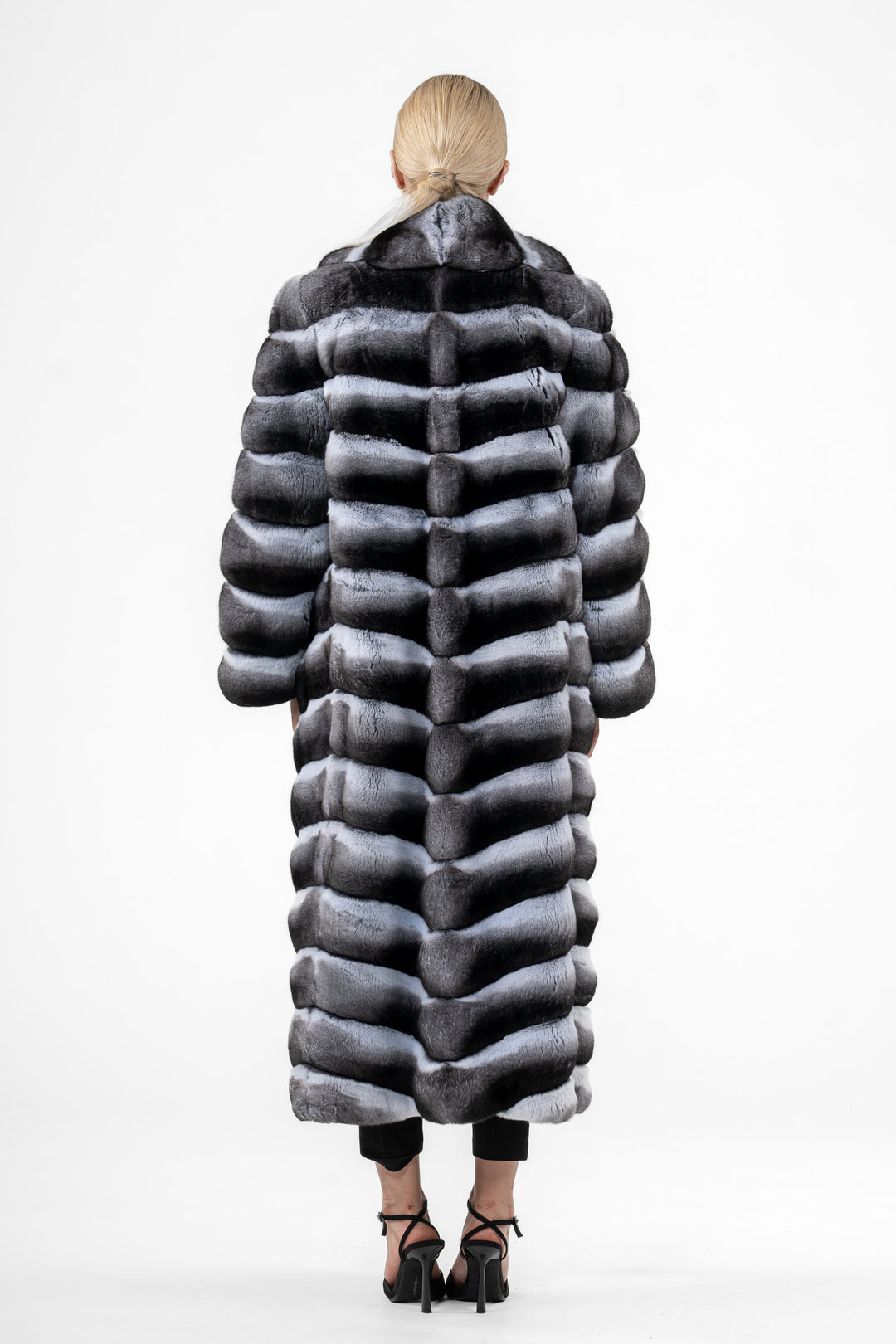 Manzari Natural Chinchilla fur coat for a timeless appeal