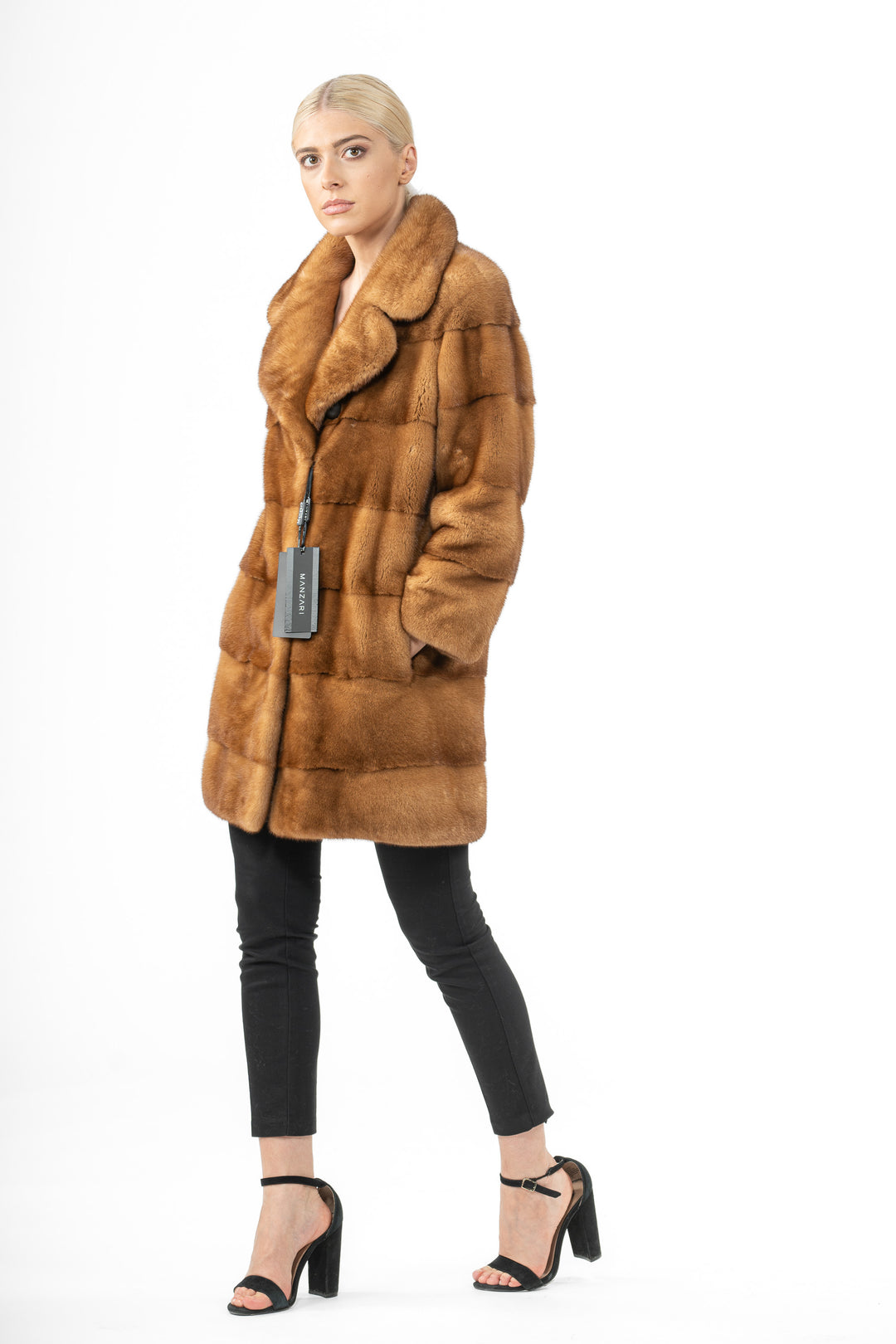 Manzari Gold Mink fur coat with a modern touch