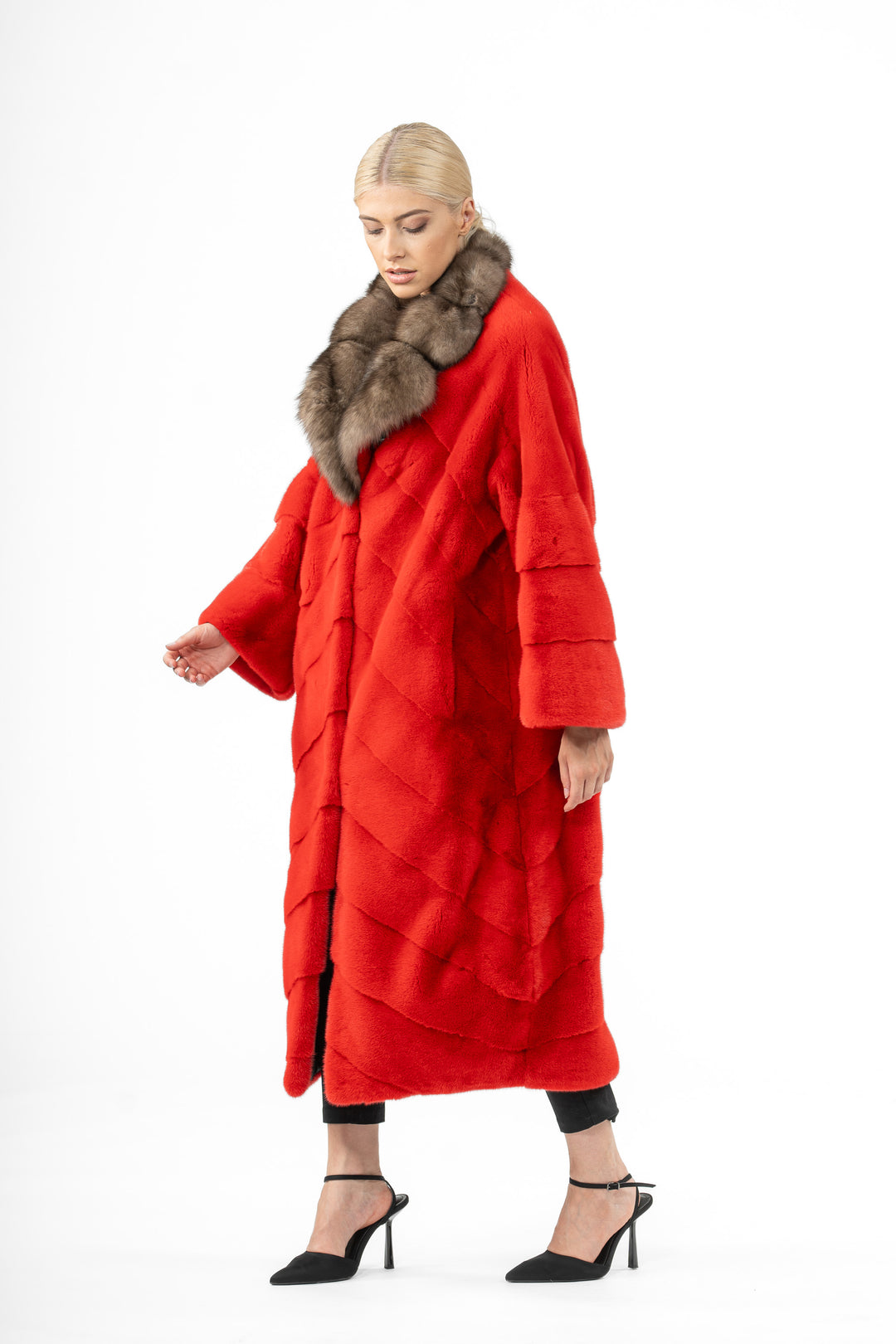 Chic Fuego Mink fur coat by manzari for a bold statement