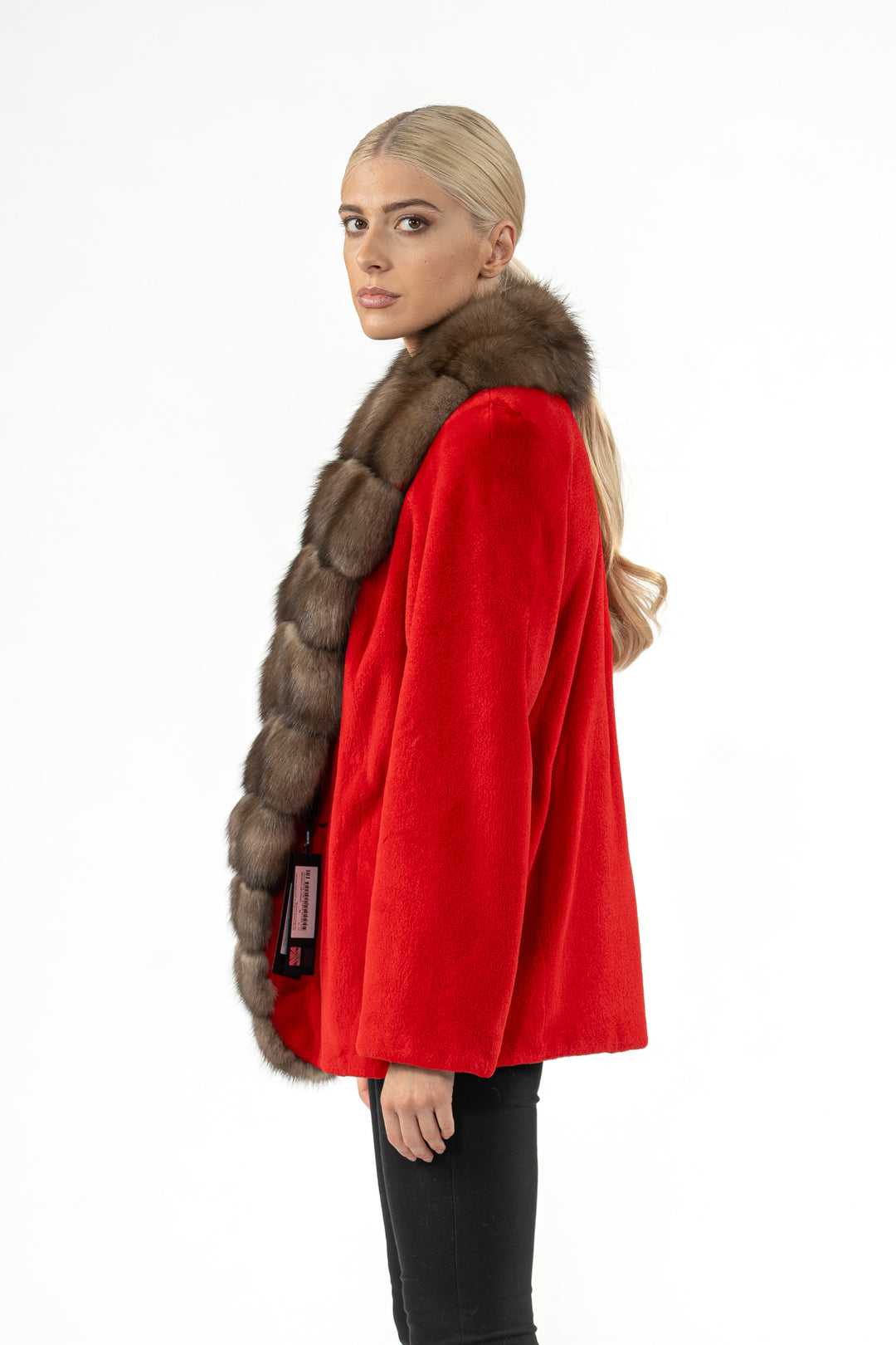 Manzari Fuego Mink fur coat with a modern touch