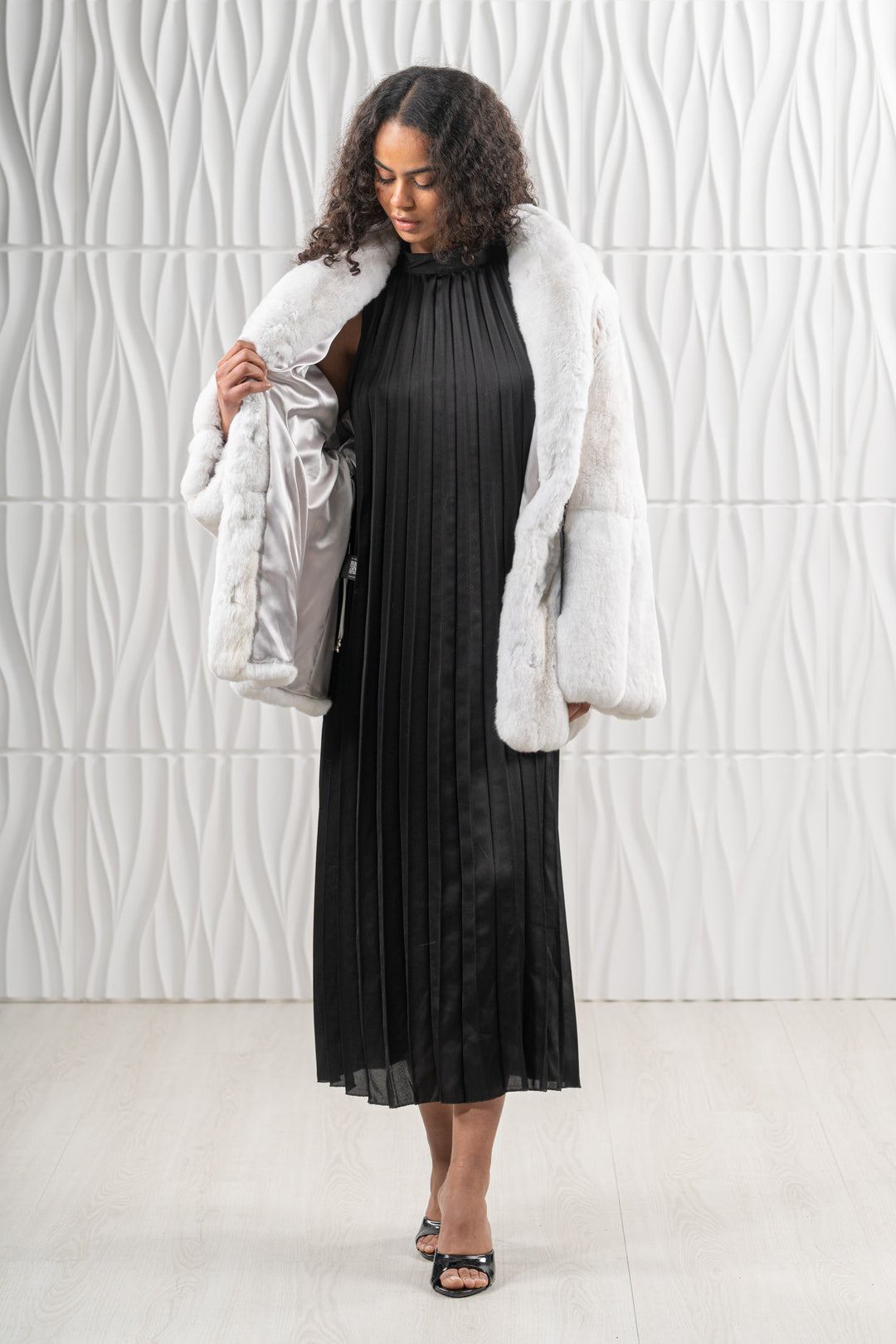 Premium Snow White Chinchilla fur coat for a sophisticated style by manzari