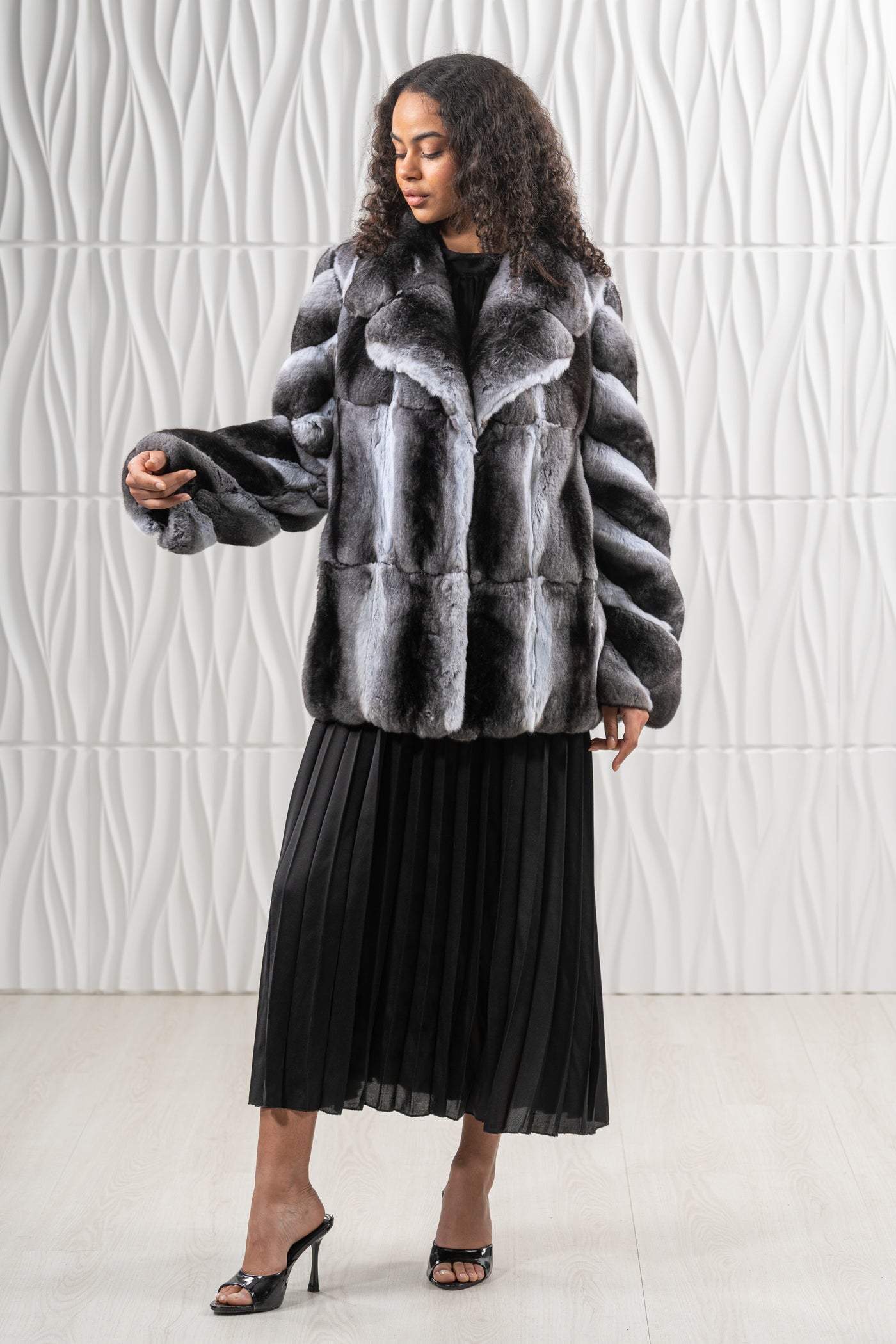 CHINCHILLA SKIN NATURAL LONG HAIR SHORT JACKET L1.5 S/S 26M6430