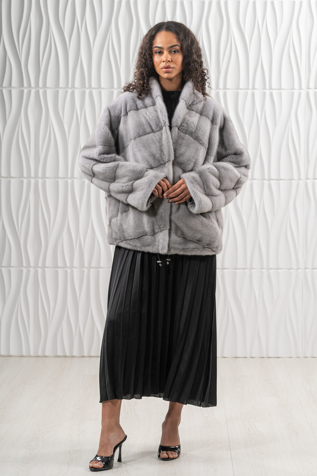 Manzari Sapphire Mink fur coat for a timeless appeal