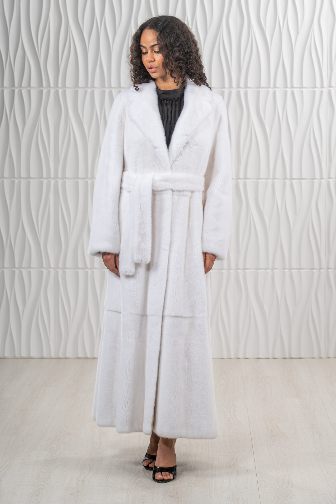 Manzari White Mink fur coat for a timeless appeal