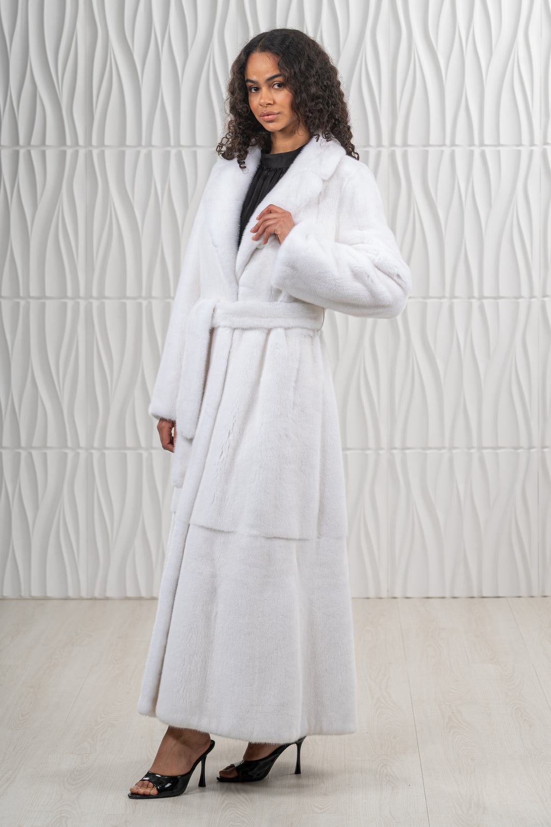 Manzari White Mink fur coat for a timeless appeal