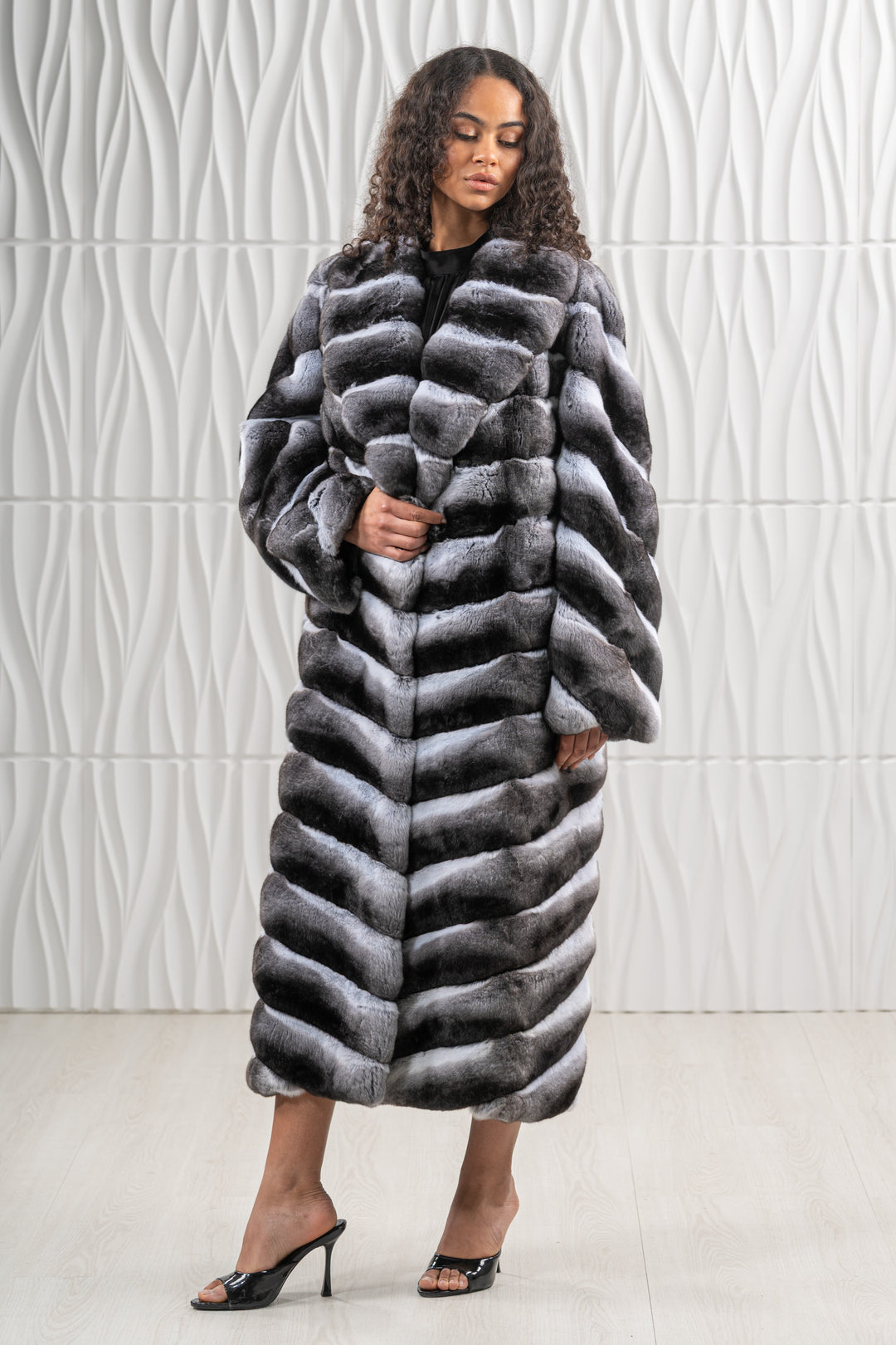 Manzari Natural Chinchilla fur coat with a modern touch