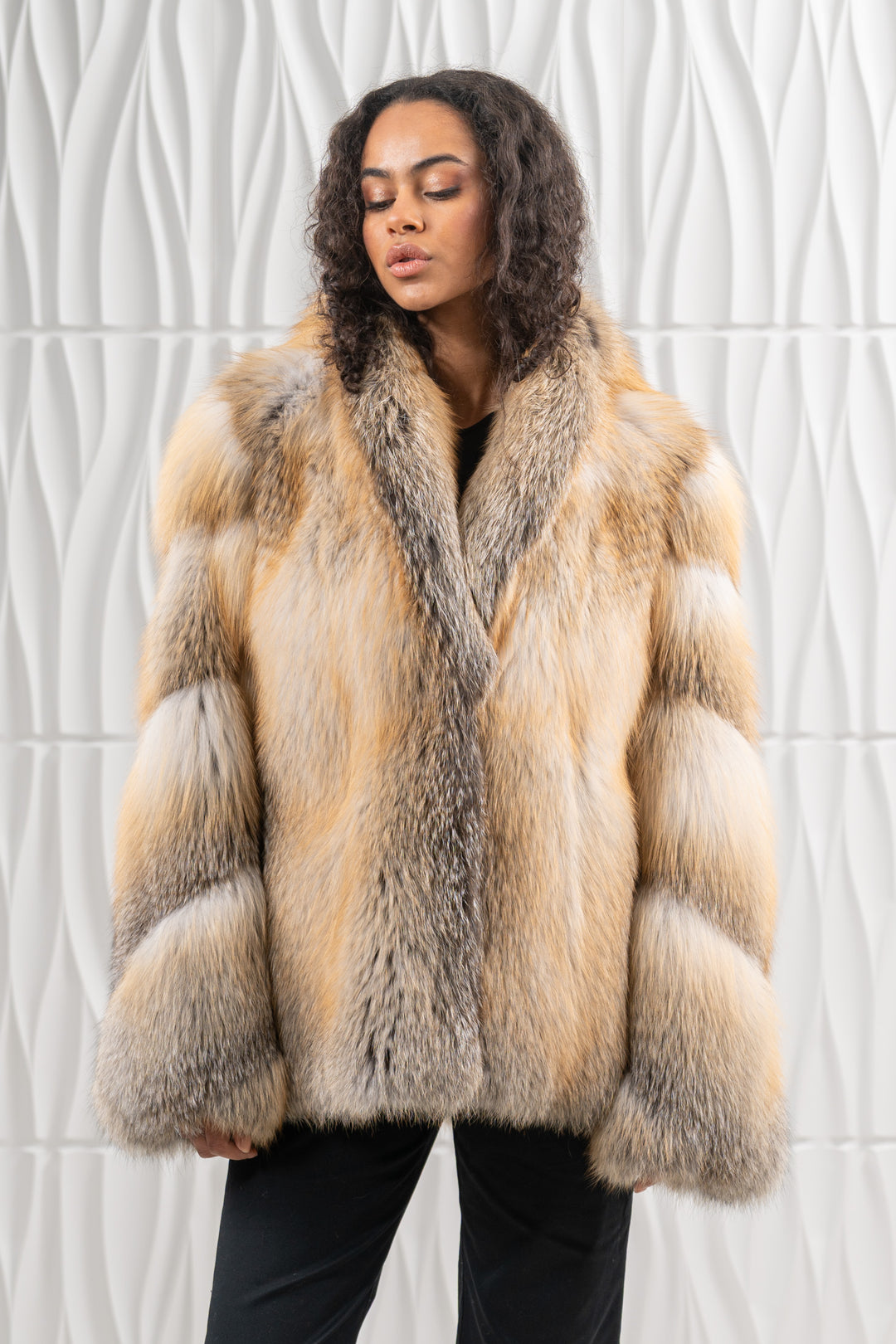 Manzari Golden Island Fox fur coat for a fashionable statement