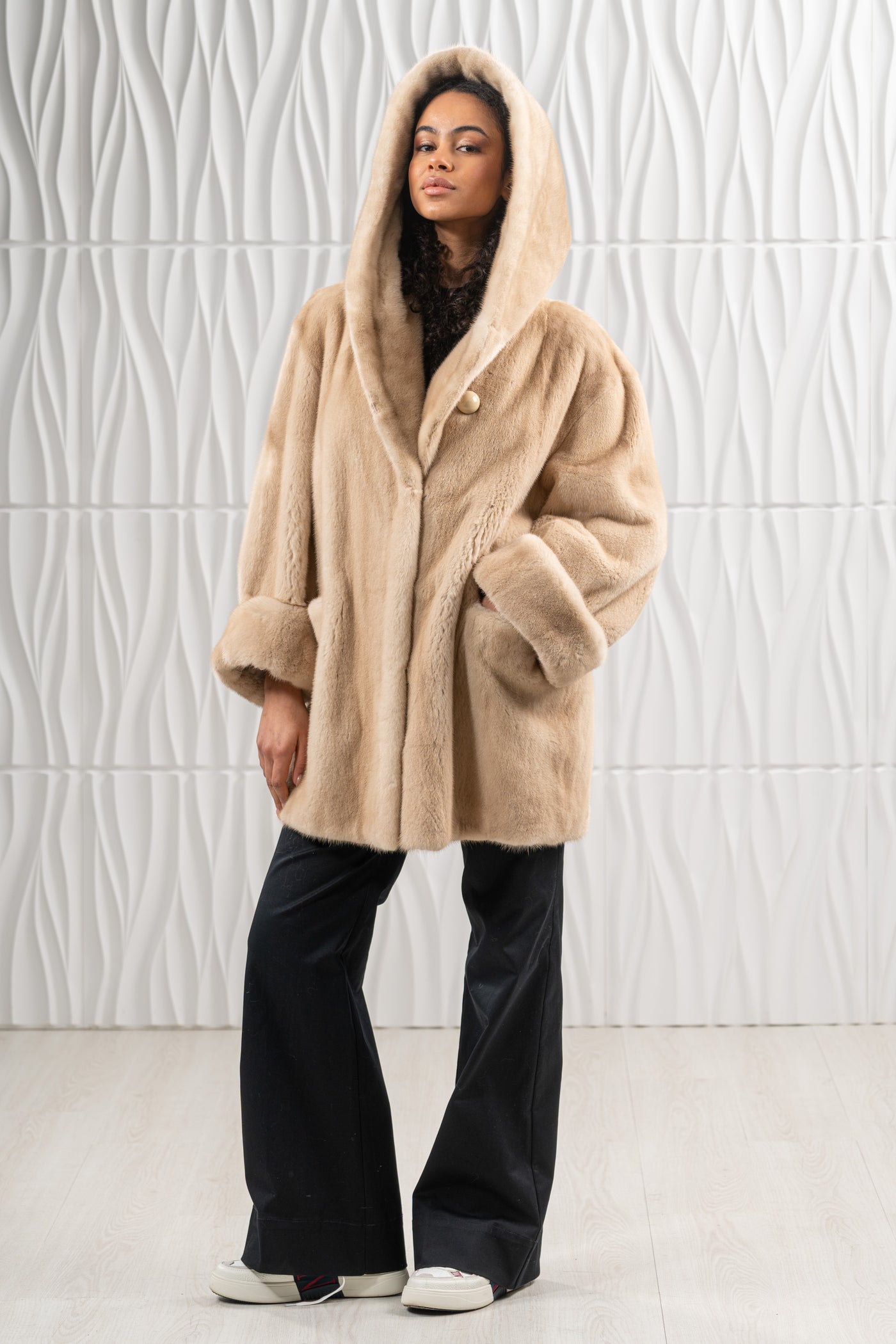 Manzari mink fur coat for a timeless appeal