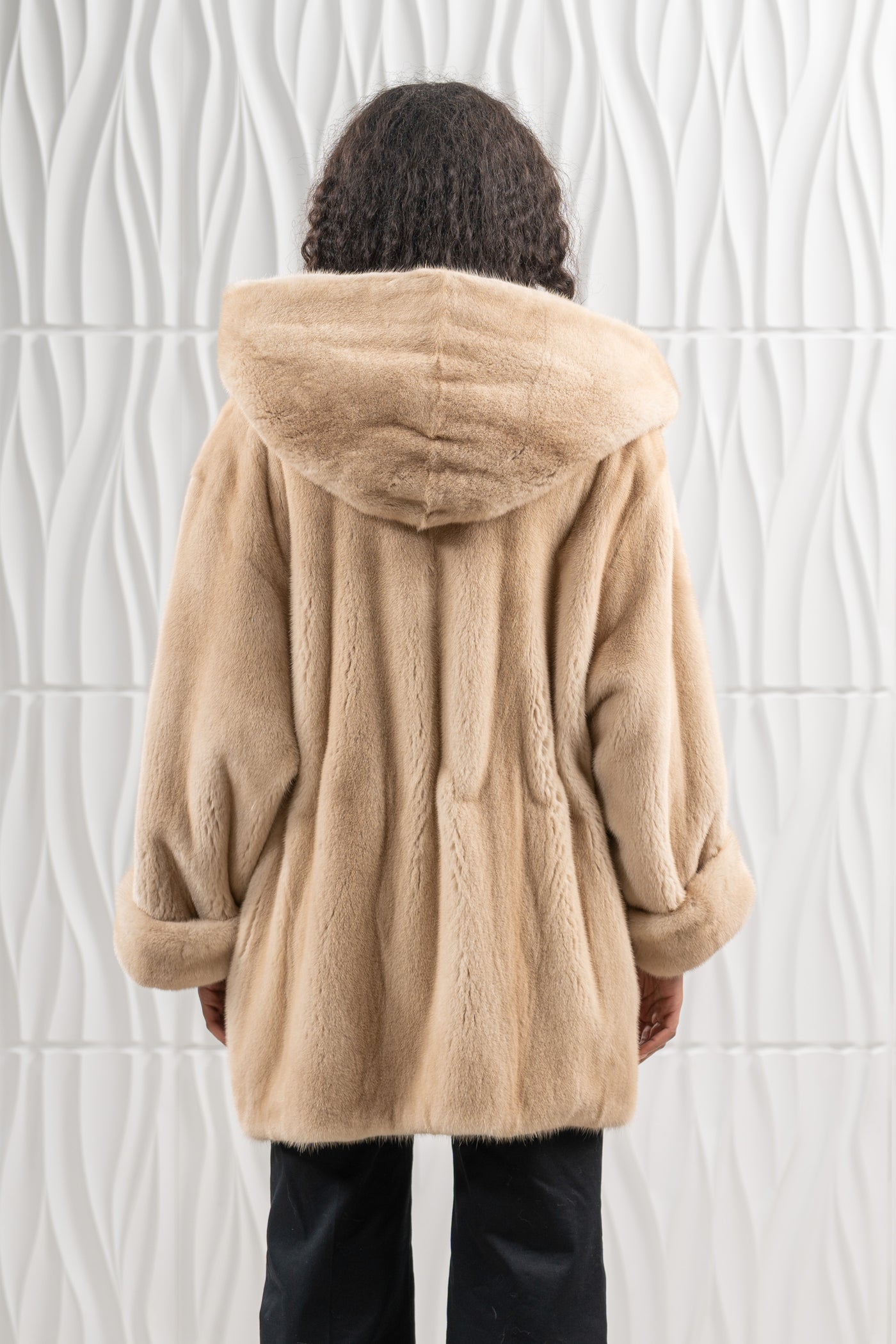 Manzari mink fur coat with a modern touch