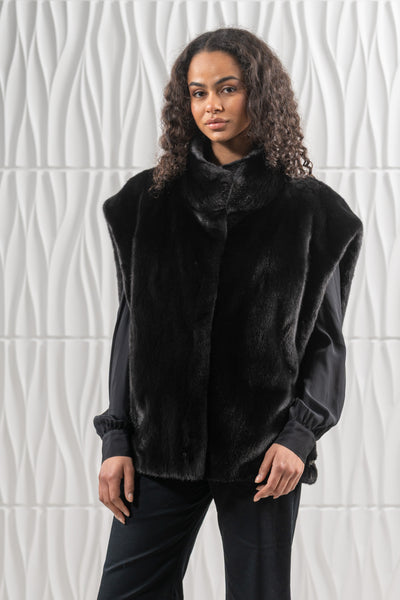 Manzari mink fur coat with a modern touch