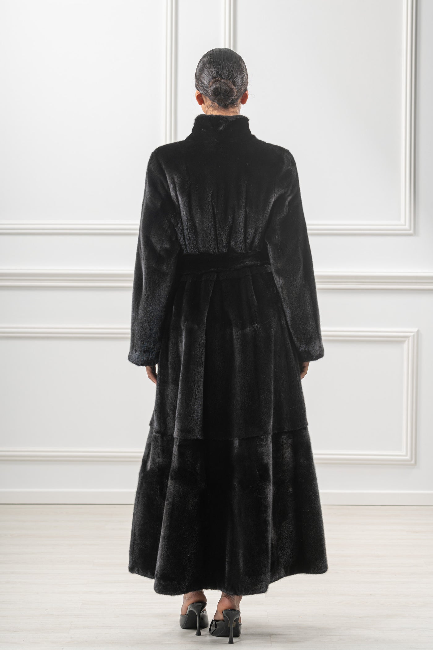 Manzari mink fur coat with a modern touch