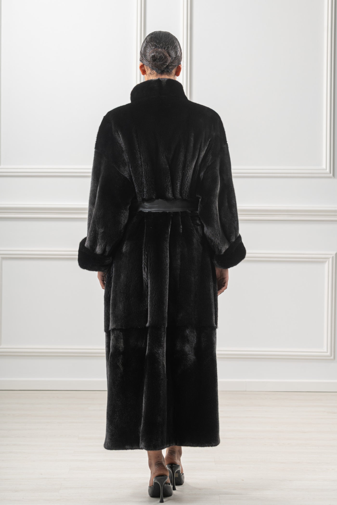 Manzari mink fur coat for a timeless appeal