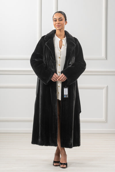 Manzari mink fur coat with a modern touch