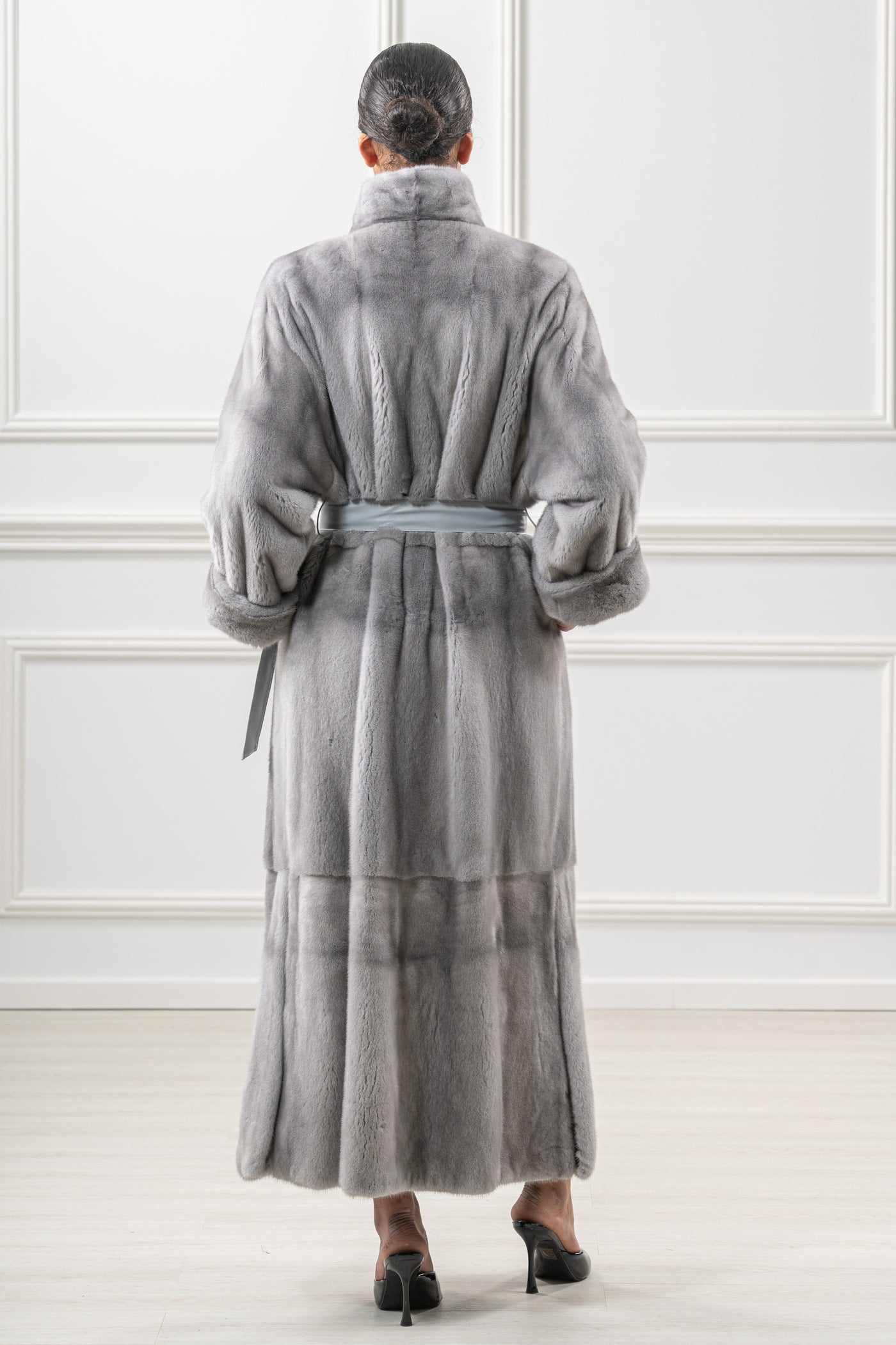 Manzari mink fur coat with a modern touch