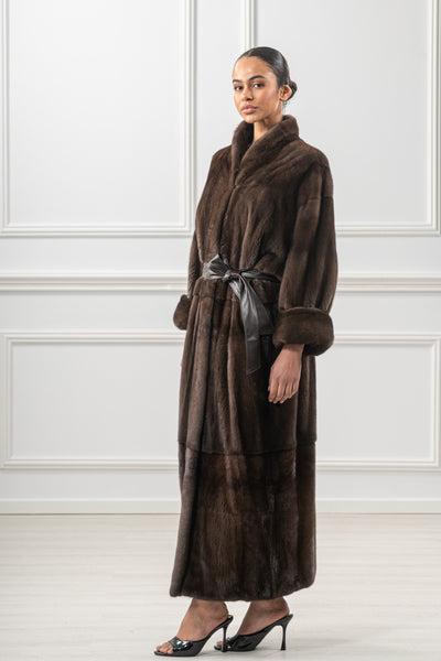 Manzari mink fur coat for a timeless appeal