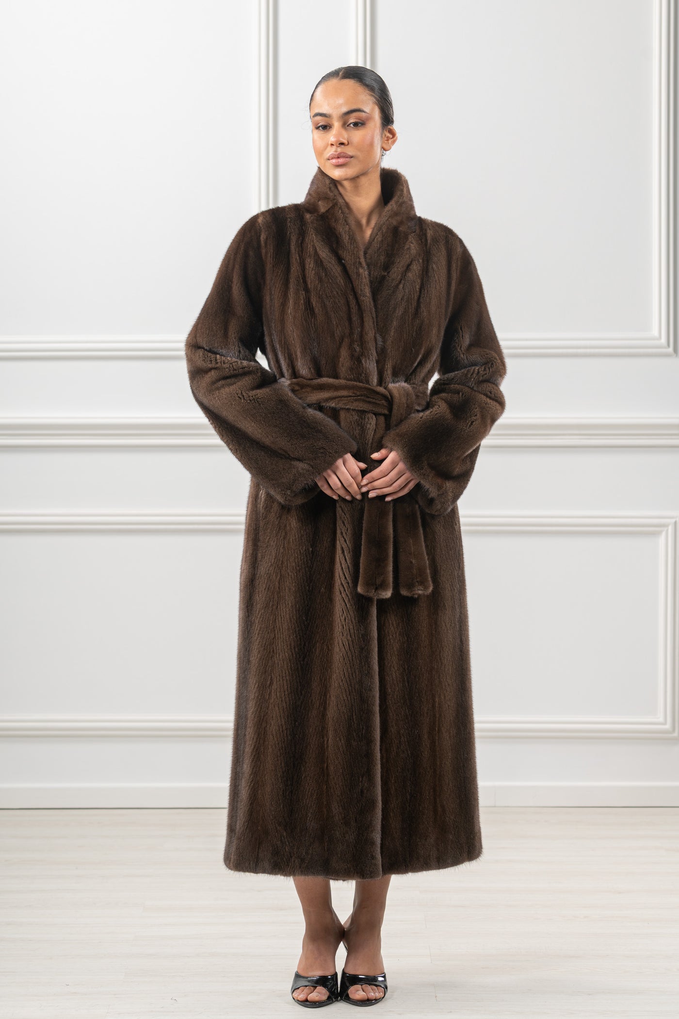 Manzari mink fur coat with a modern touch