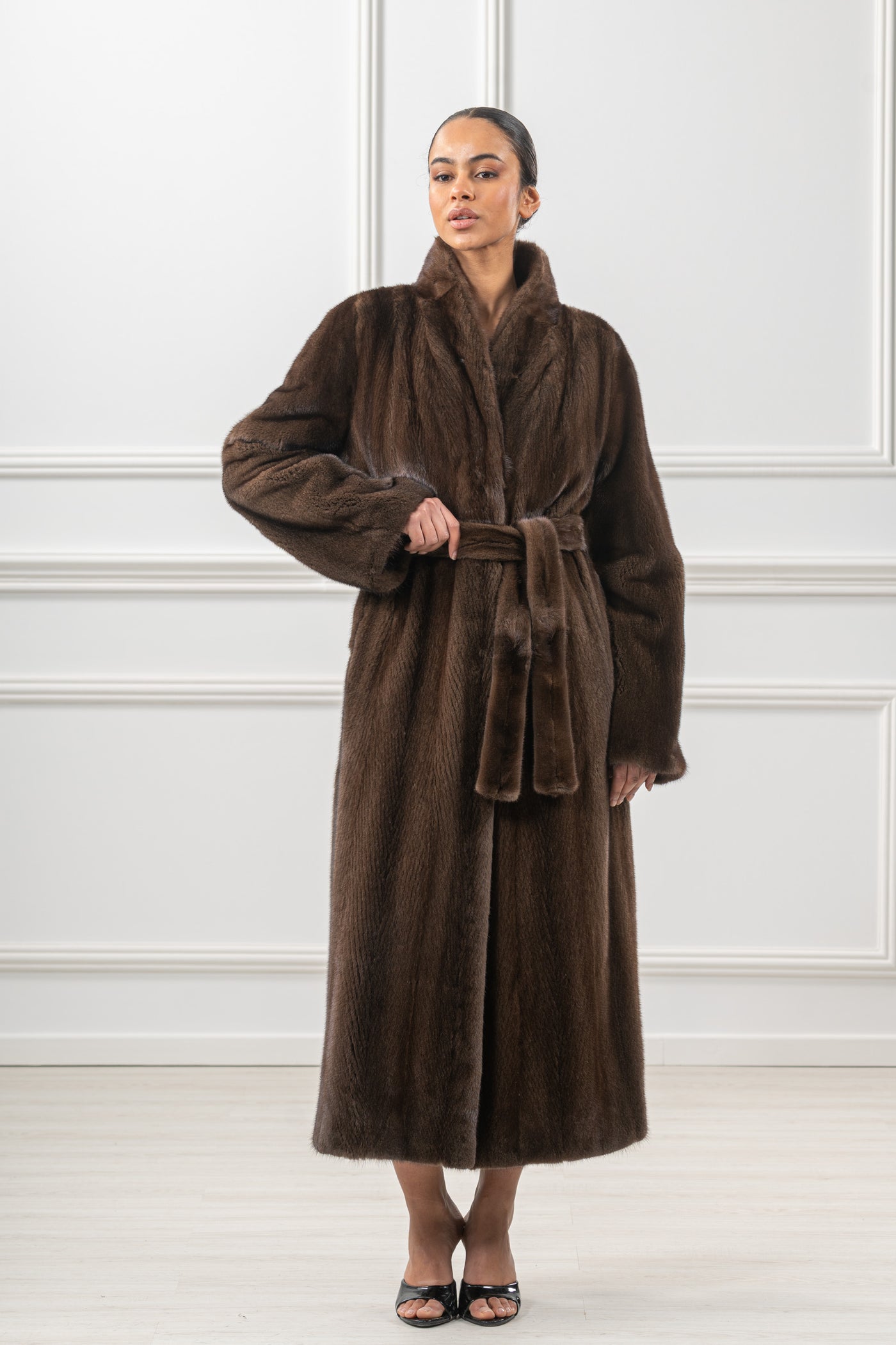 Manzari mink fur coat with a modern touch