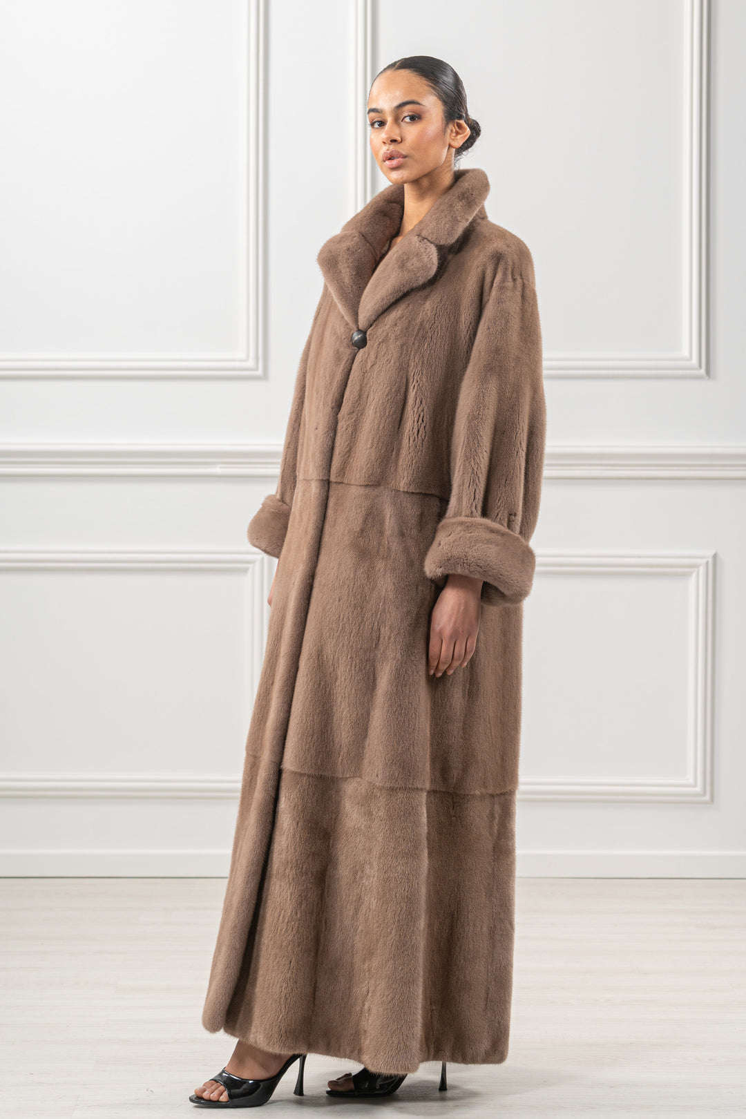 Manzari Taupe Mink fur coat with a modern touch
