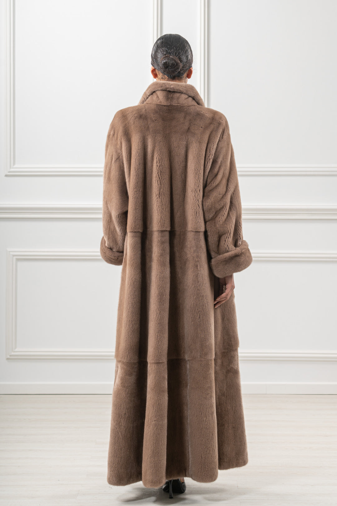 Manzari Taupe Mink fur coat for timeless elegance