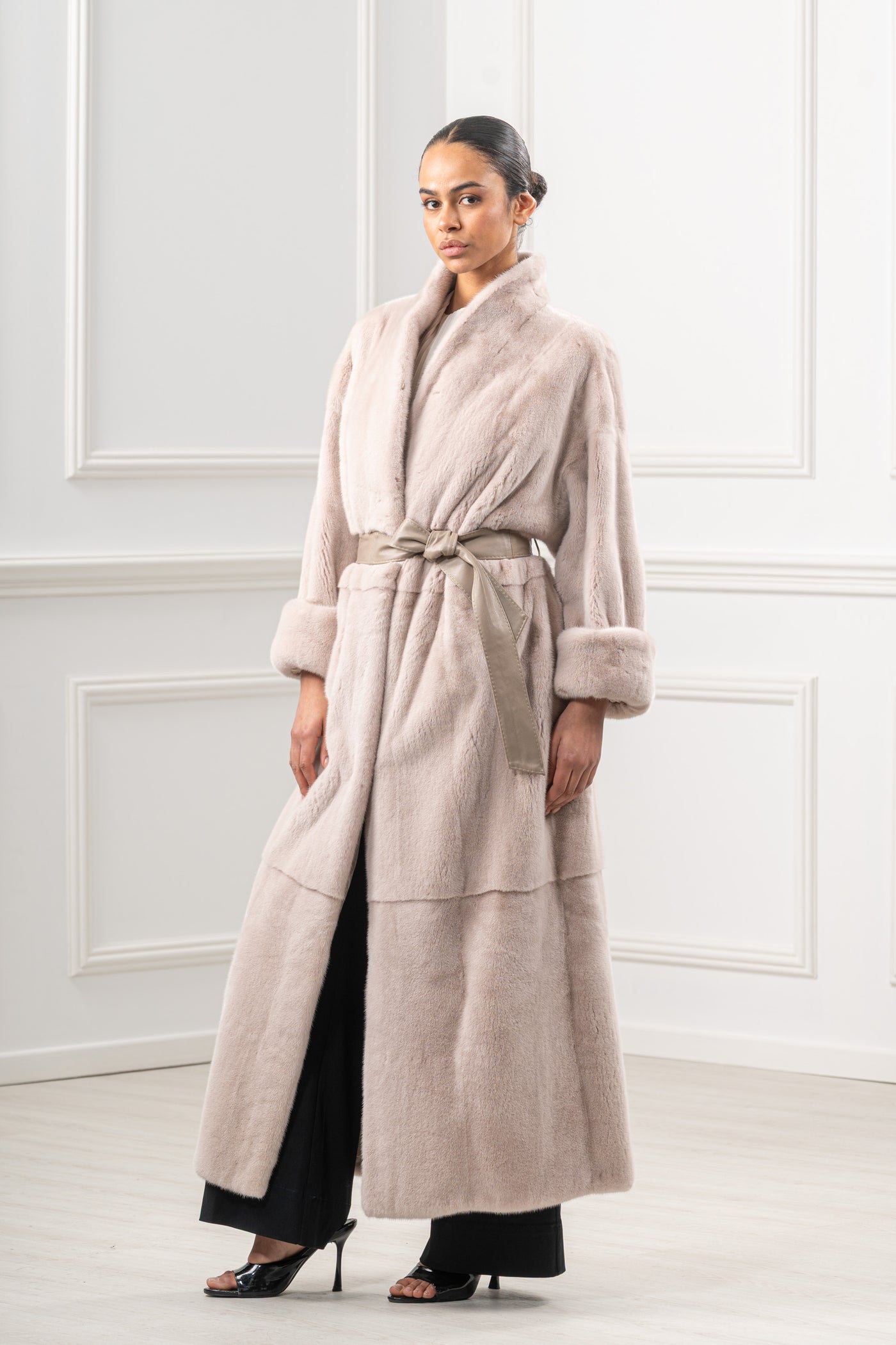 Manzari mink fur coat for timeless elegance