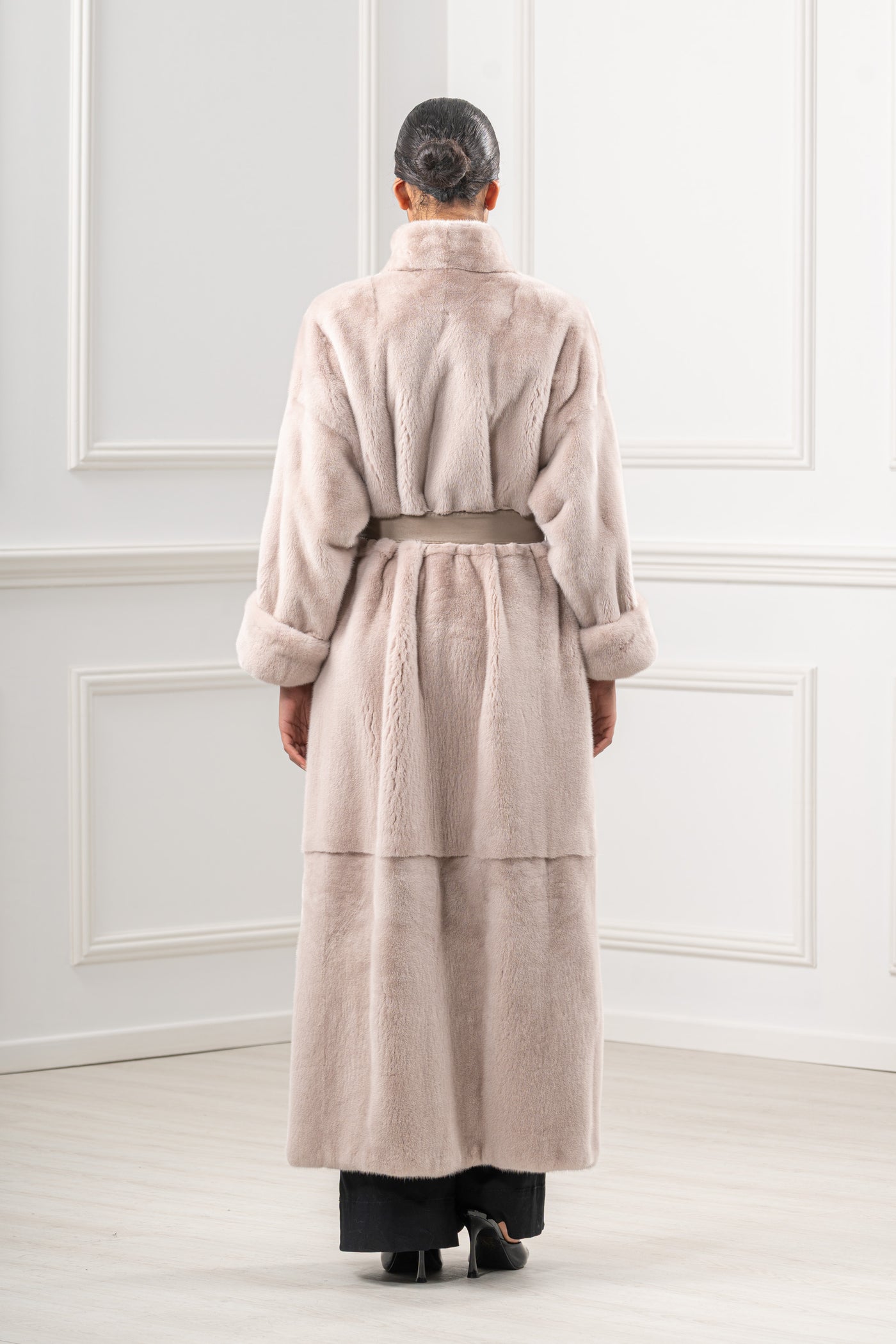 Manzari mink fur coat with a modern touch