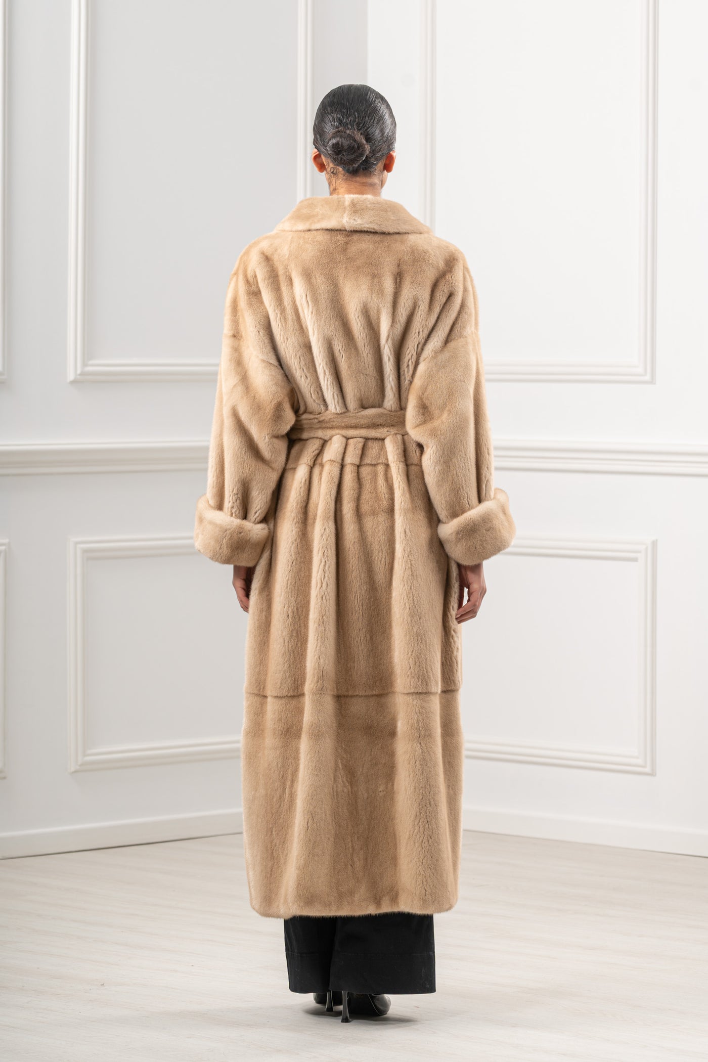 Manzari mink fur coat for a timeless appeal