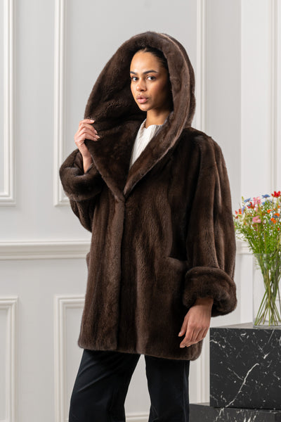 Manzari mink fur coat for a timeless appeal
