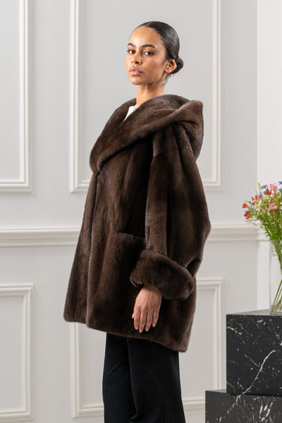 Manzari mink fur coat for timeless elegance