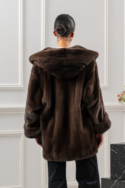 Manzari mink fur coat with a modern touch