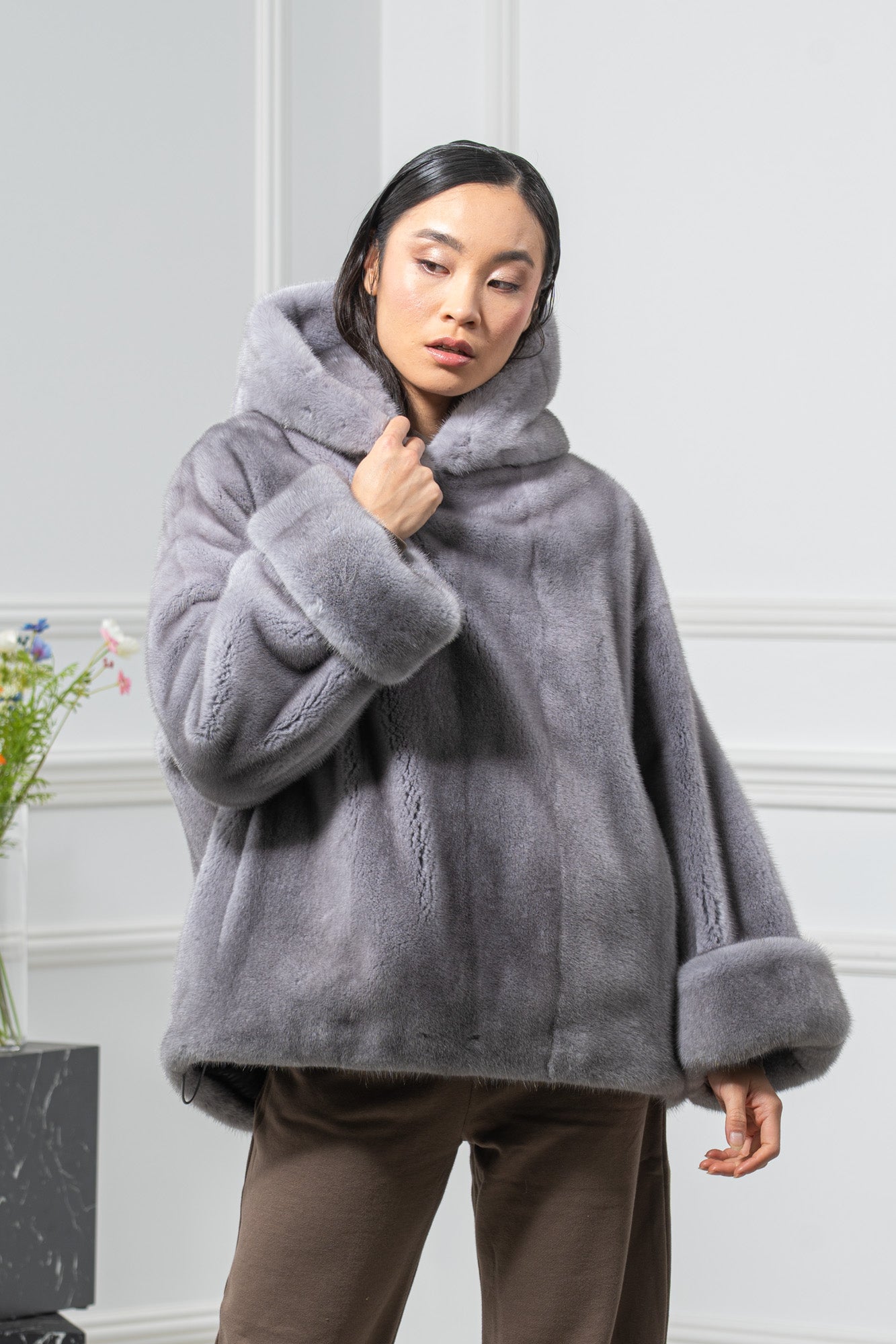 ジャケット・アウター Sapphire mink Fur Short Coat Gray M Size Sapphire Mink Fur Short Jacket With Hood - Women's Velvet Short