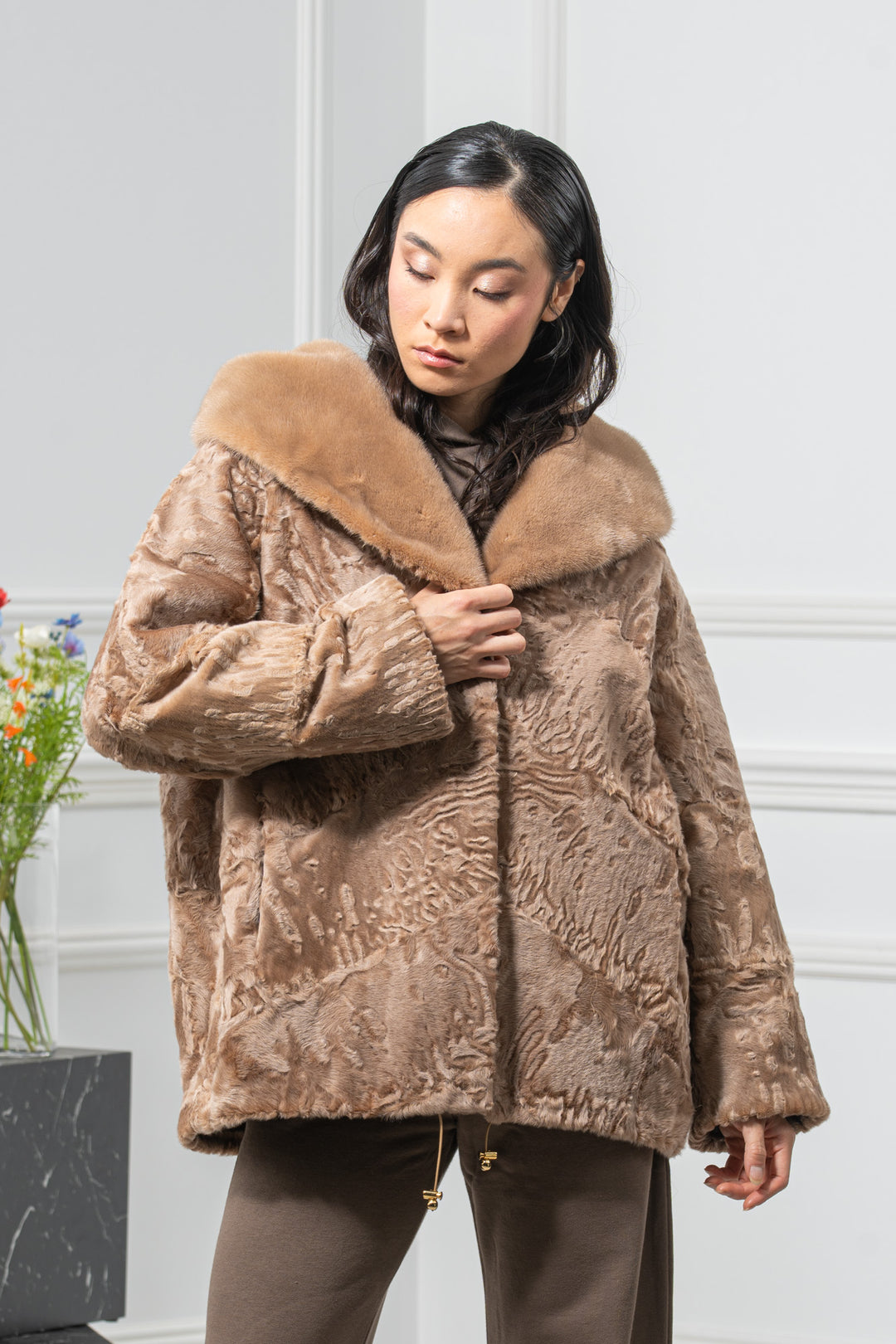 Swakara Skin Caffe Latte Long Hair Short Jacket Hood A/K 20M663