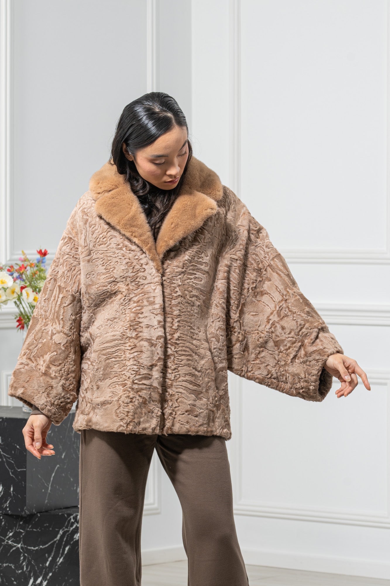 Swakara Skin Caffe Latte Long Hair Short Jacket S/S P/K 18M633