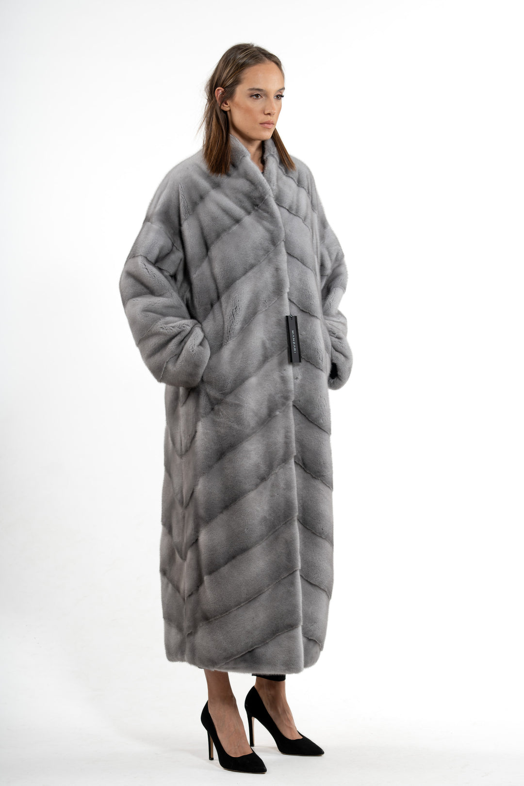 Manzari Sapphire Mink fur coat for a timeless appeal